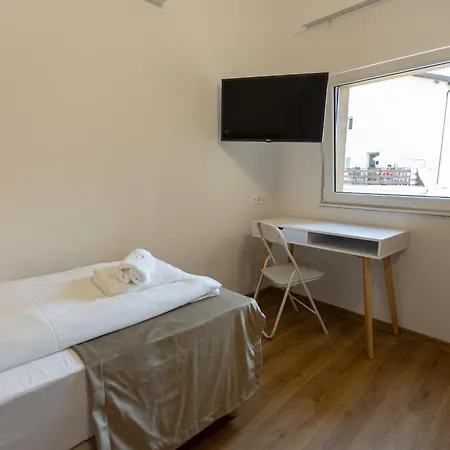 B&B Adelsberg 포스토이나