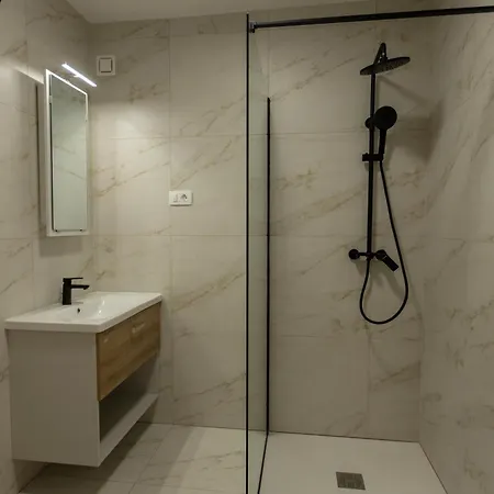 Adelsberg Inn Apartma *