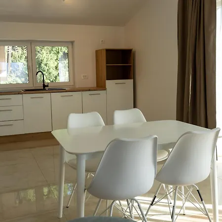 فندق مبيت وإفطار Adelsberg 3*