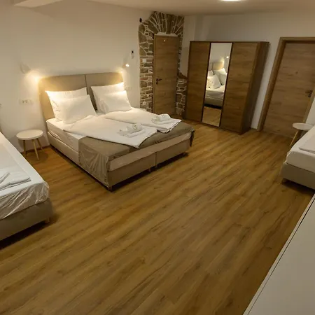Adelsberg 3* بوستوينا