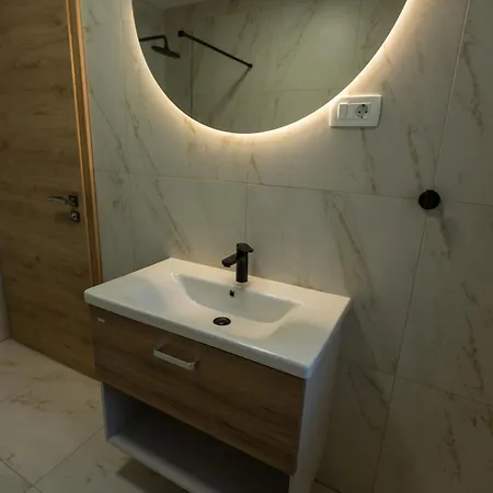 Apartma Adelsberg Inn