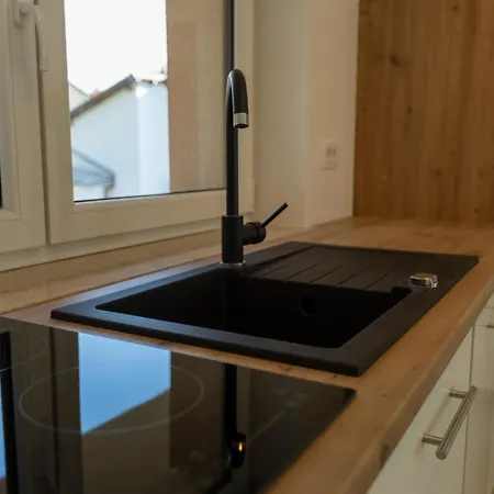 Apartma Adelsberg Inn *