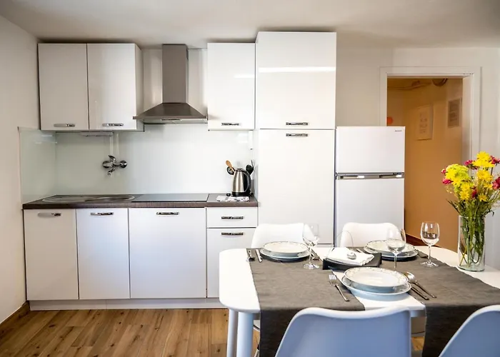 Adelsberg Bed & Breakfast 3*